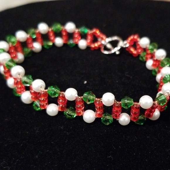 Red, Green and White Bracelet - Picture 3 of 8